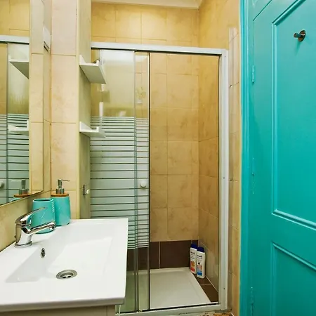 Homestay C&o Alcantara-lisbon *